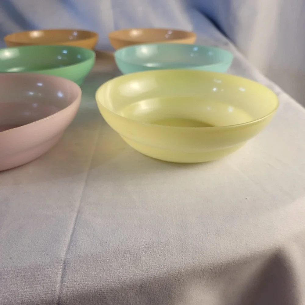Vtg Tupperware Pastel Bowls Set of 6 – 6
